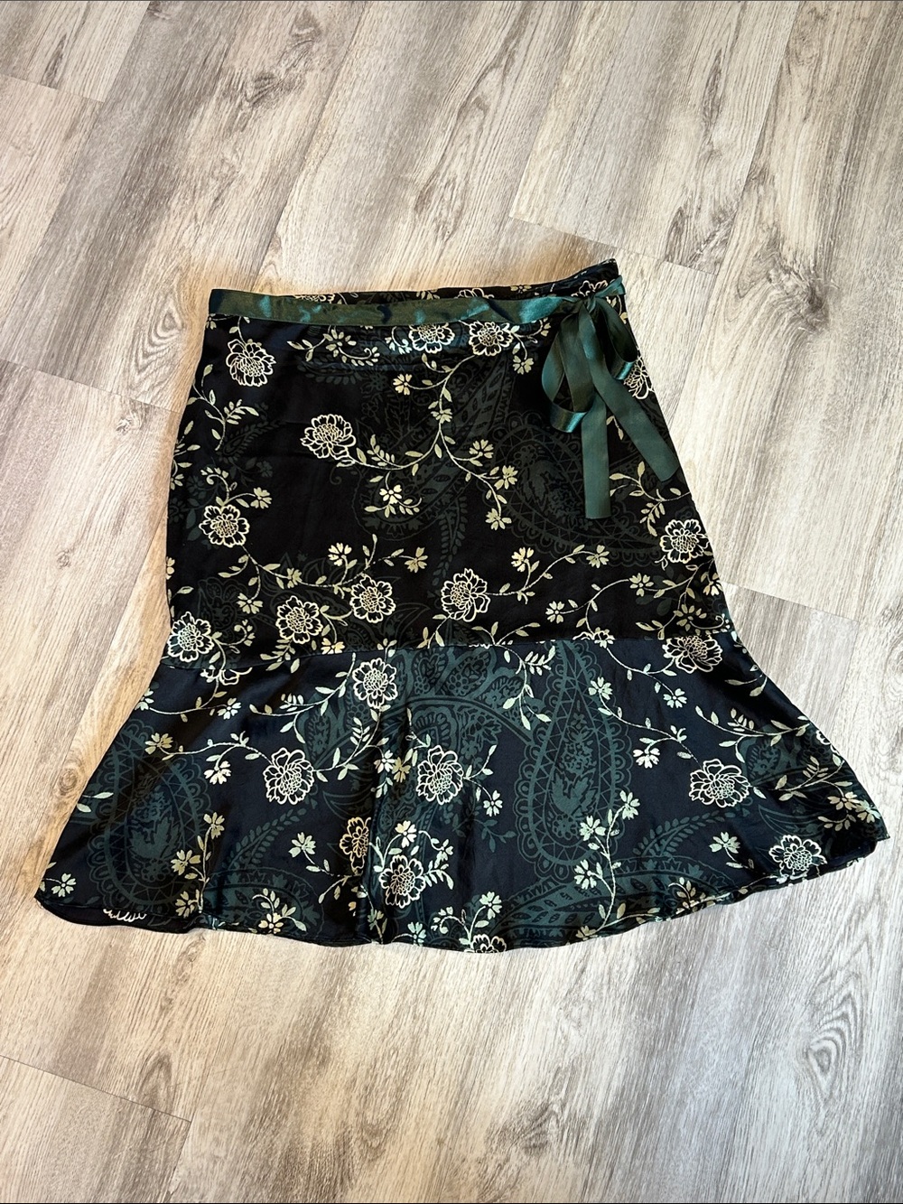 NY & Company 100% Silk Floral Midi Skirt Green Ribbon Fairycore Whimsigoth Sz 10